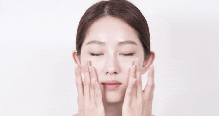 retinol-0907 Retinol có thể làm suy giảm hàng rào bảo vệ da, khiến da dễ mất nước, khô ráp và bong tróc.
