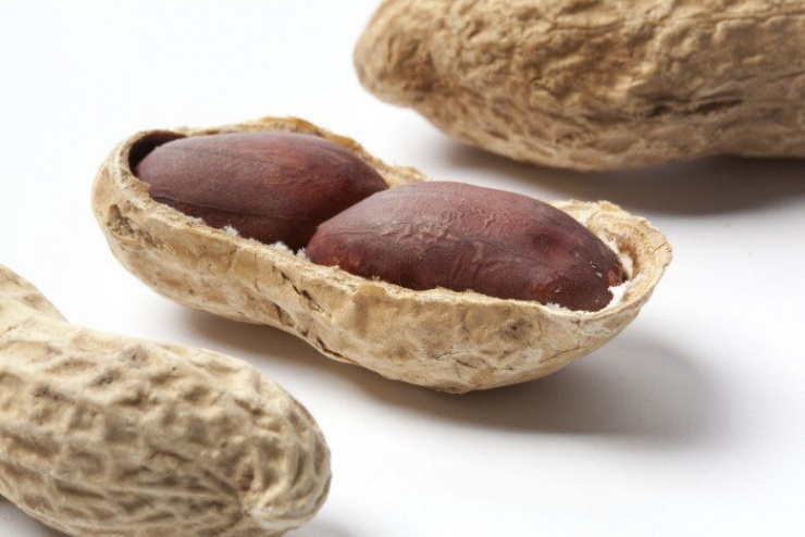 Axit béo bão hòa trong đậu phộng cũng có thể góp phần gây viêm, làm ảnh hưởng đến môi trường nang tóc.