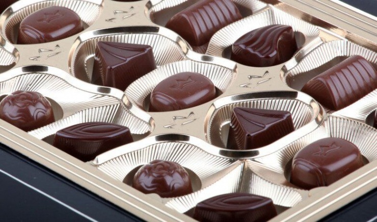 Sô cô la là món ăn được nhiều người yêu thích, nhưng nó cũng có thể ảnh hưởng đến sức khỏe của tóc nếu tiêu thụ quá nhiều.