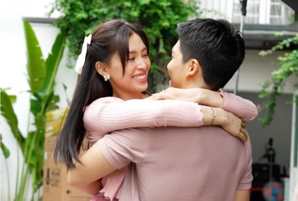 tieuvy-1413 Tình tin đồn nói gì khi bị nghi xào couple với Hoa hậu Tiểu Vy?