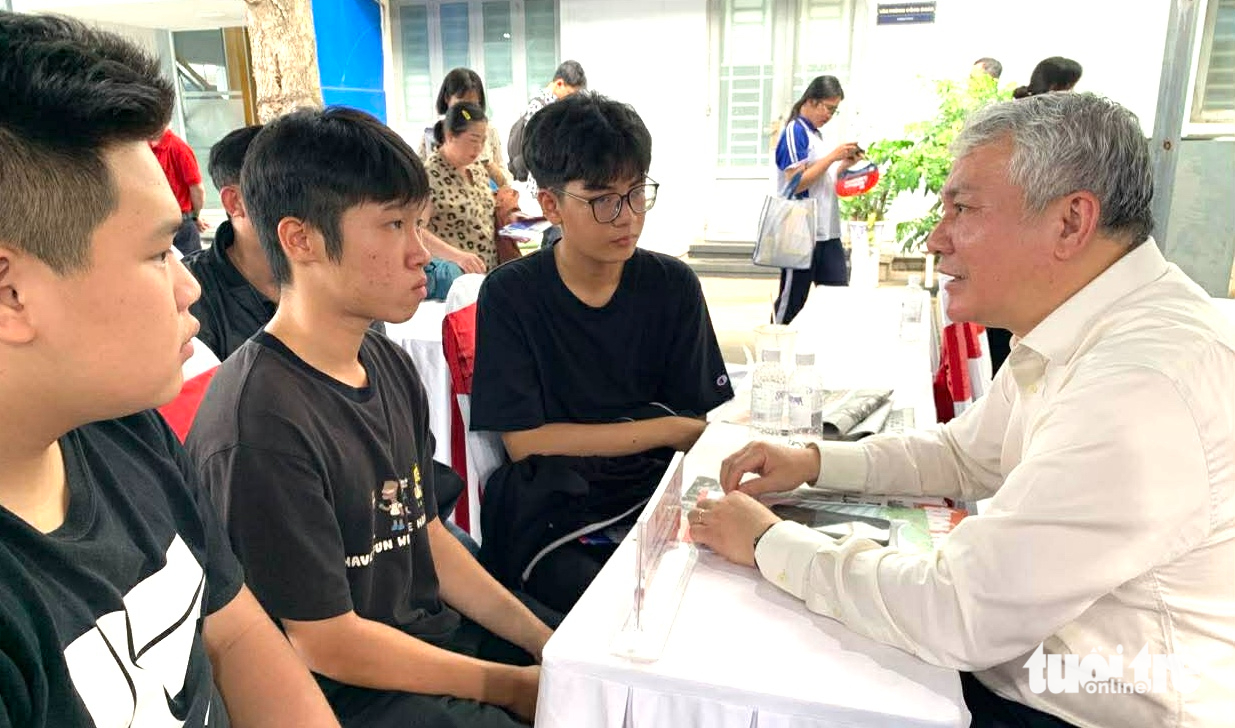 Trường đại học Bách khoa TP.HCM điều chỉnh xét tuyển tổng hợp với nhiều điểm mới - Ảnh 1.