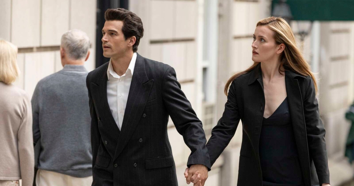 “Love Story” tái hiện phong cách của cặp đôi “hoàng gia Mỹ” John F. Kennedy Jr. – Carolyn Bessette Kennedy