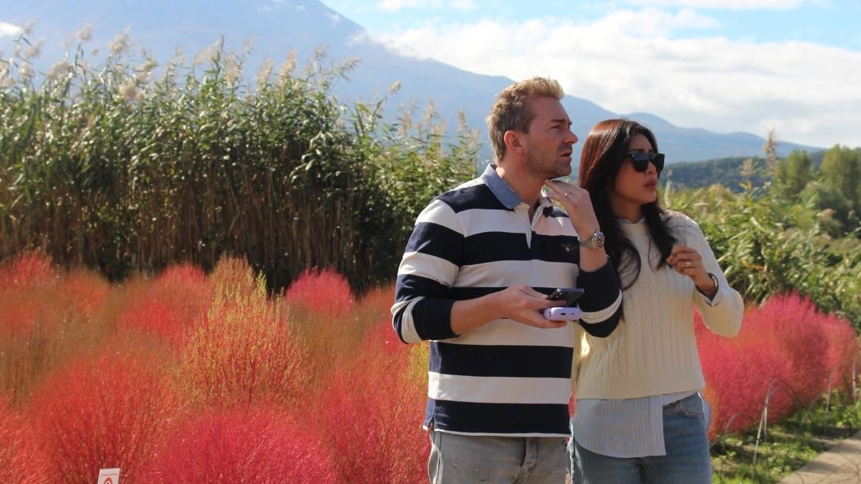 Minh Tú bên ông xã trong các chuyến du lịch