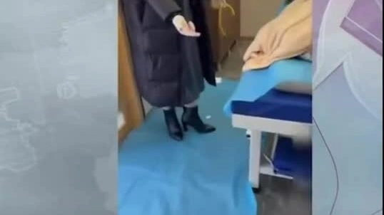 Nhóm bác sĩ dởm dùng liệu pháp trích máu để đuổi 'tà khí'