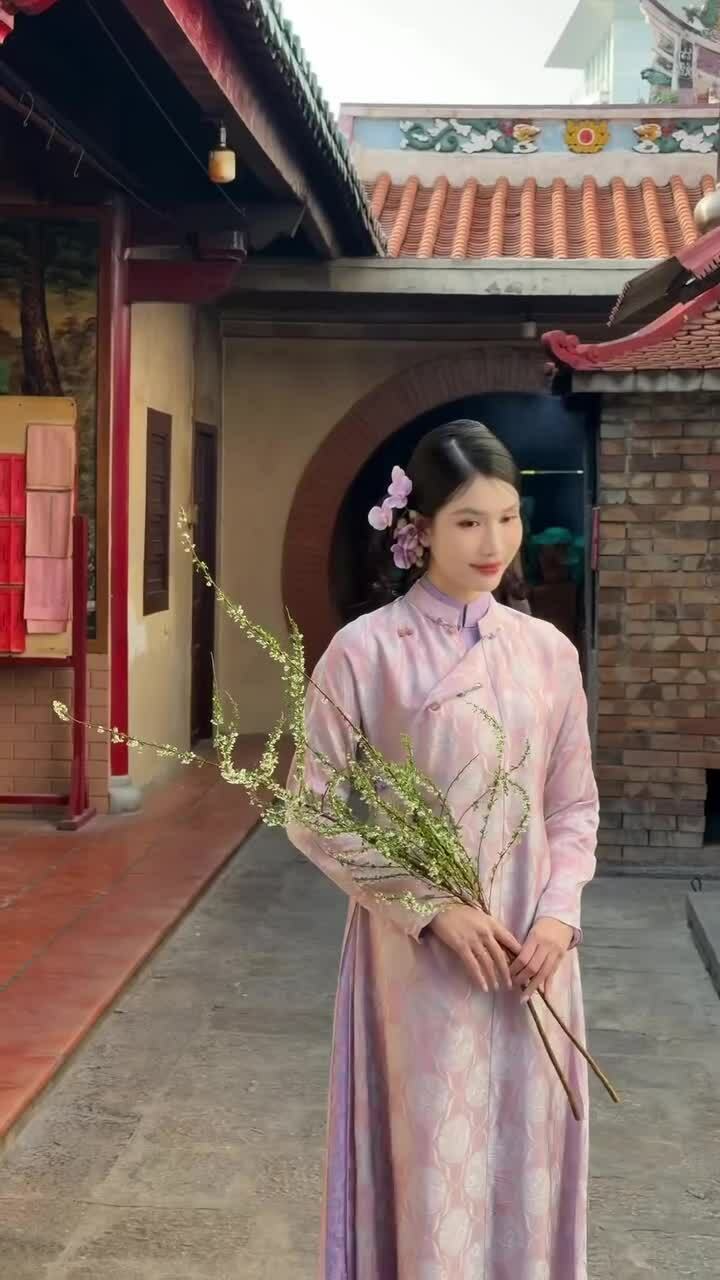 Phương Anh diện áo dài Tết 2026