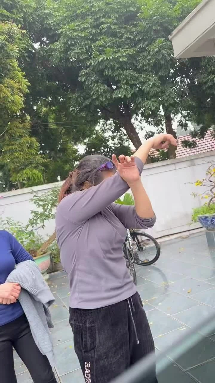 Quỳnh Lương hút 'triệu view' với video mẹ khóc sau Tết