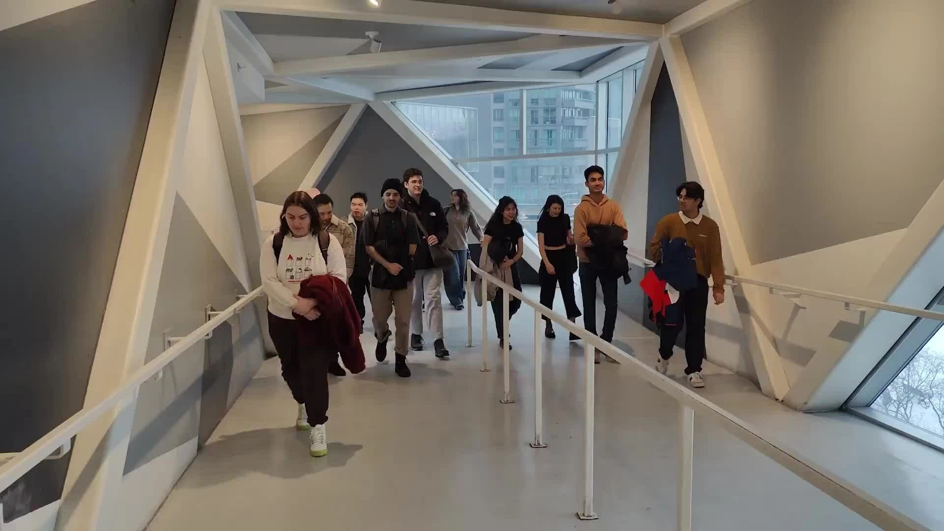 Thế giới ngầm vô hình ở Canada