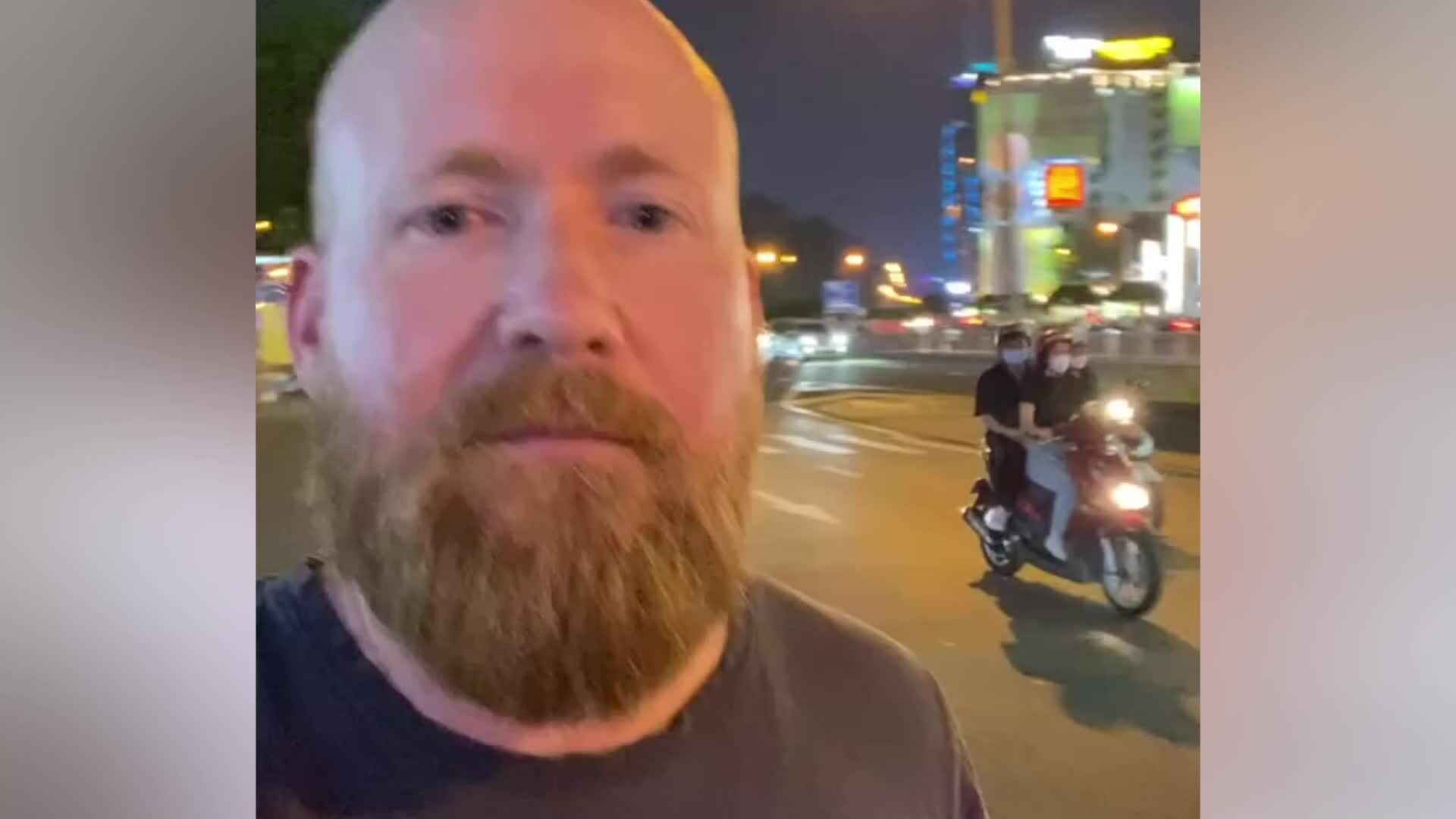 Khách Australia ăn hết công suất khi đến TP HCM 48 giờ