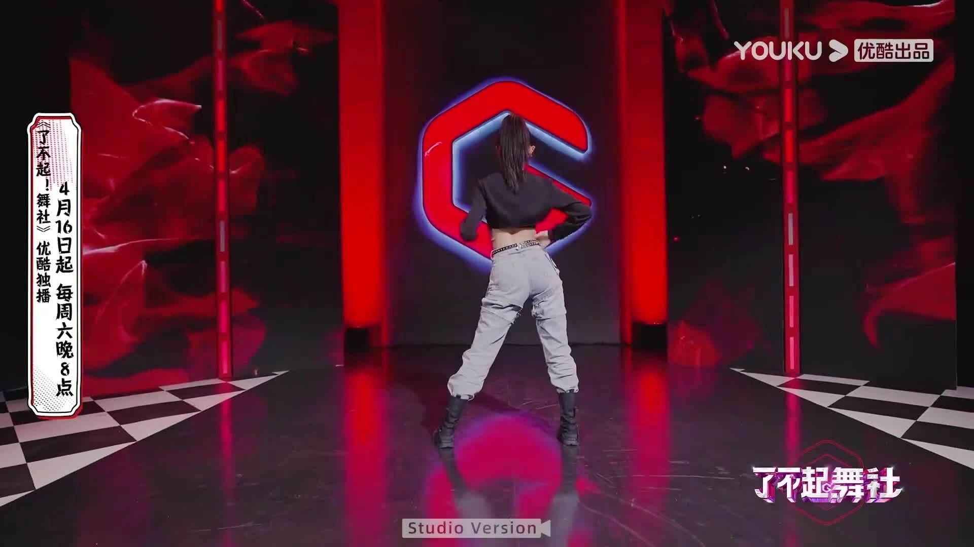 Tình mới trẻ đẹp, gợi cảm của Huỳnh Hiểu Minh