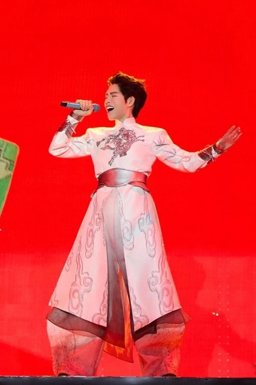 Trích phần trình diễn "Phù Đổng Thiên vương" của Đức Phúc