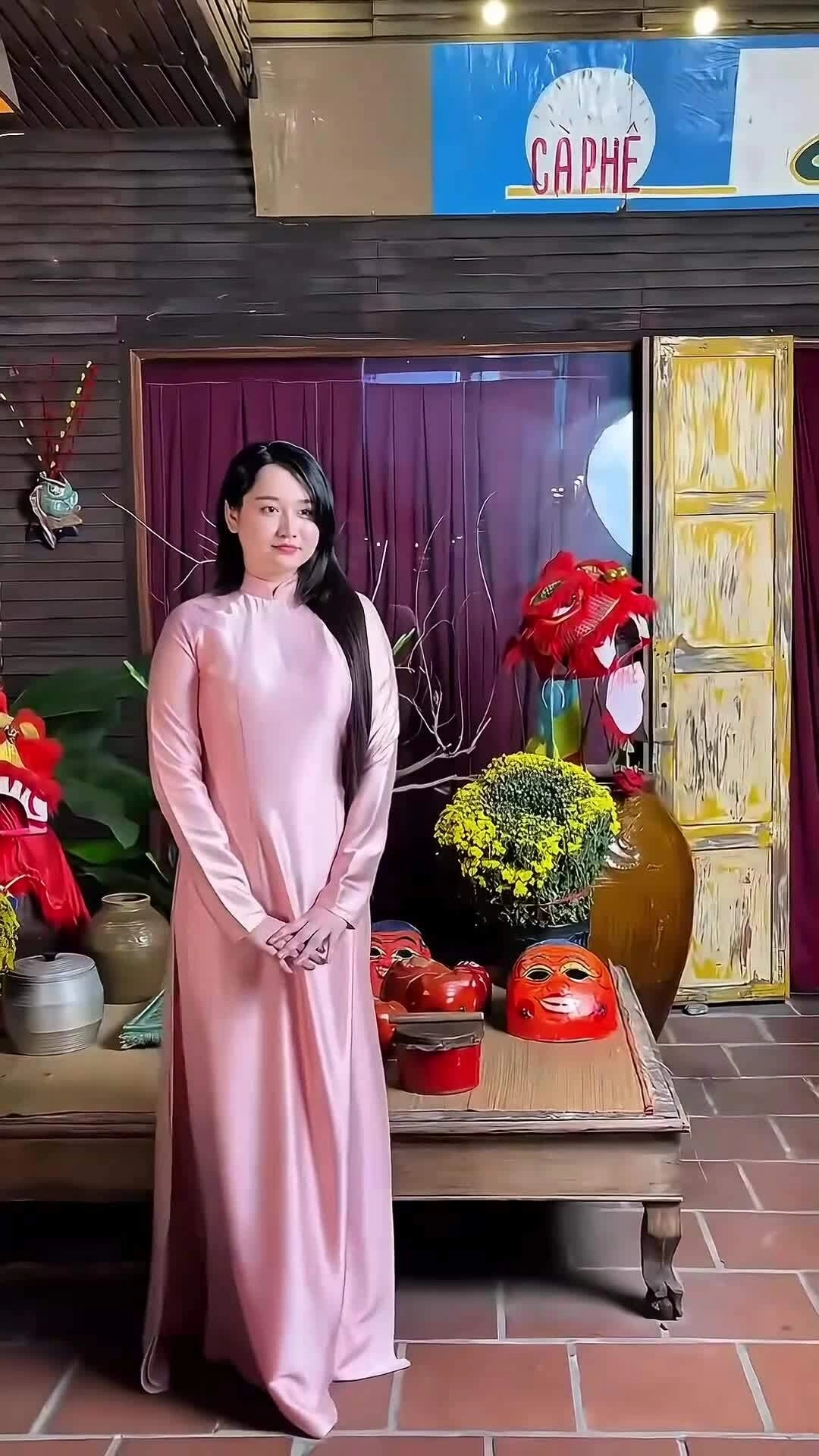 Trúc Anh diện áo dài Tết 2026