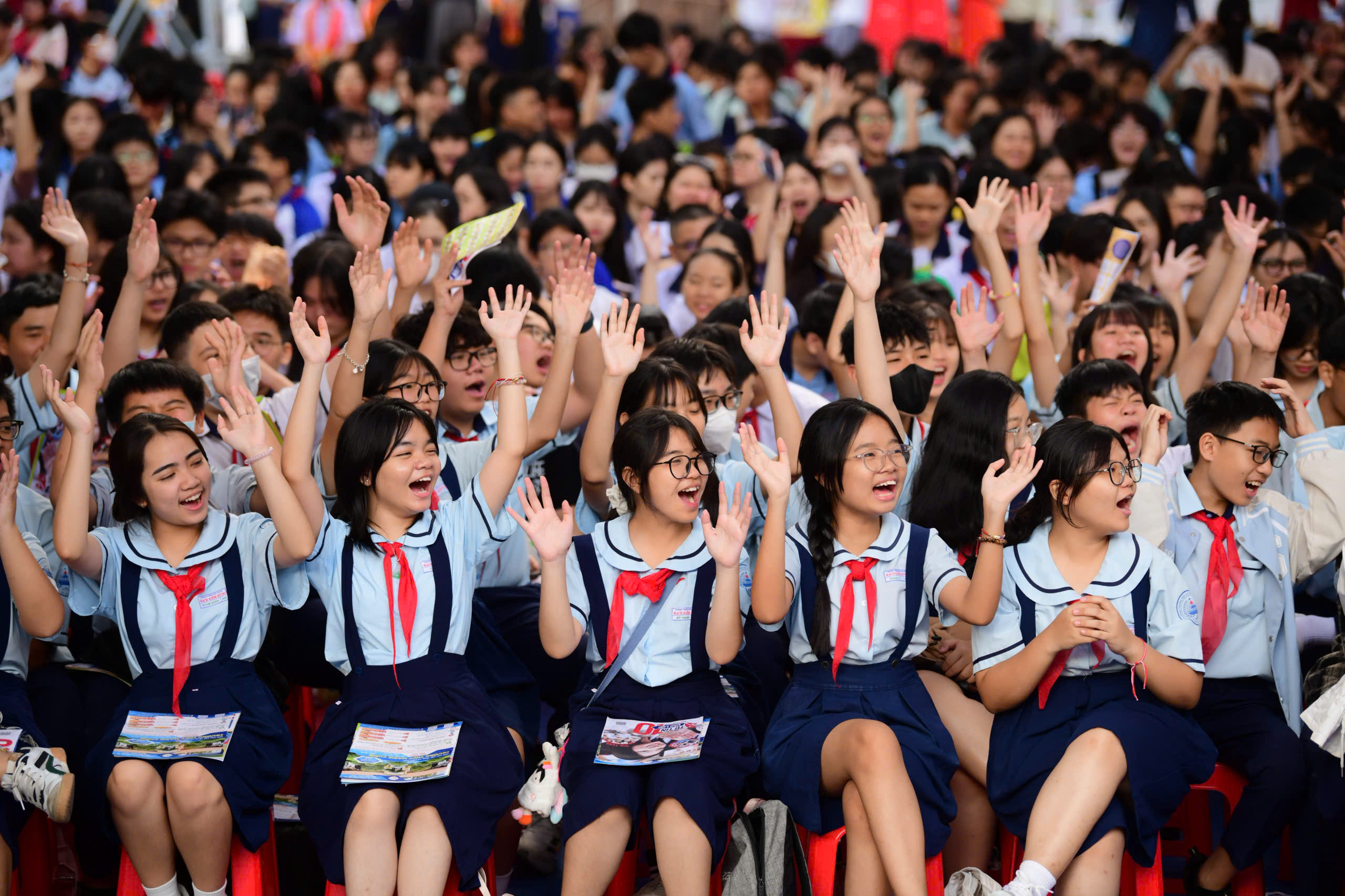 Sáng nay, Tuổi Trẻ tổ chức Ngày hội ‘Tự tin vào lớp 10’ tại THPT Marie Curie và THPT Hoàng Hoa Thám - Ảnh 7. lớp 10 - Ảnh 1.