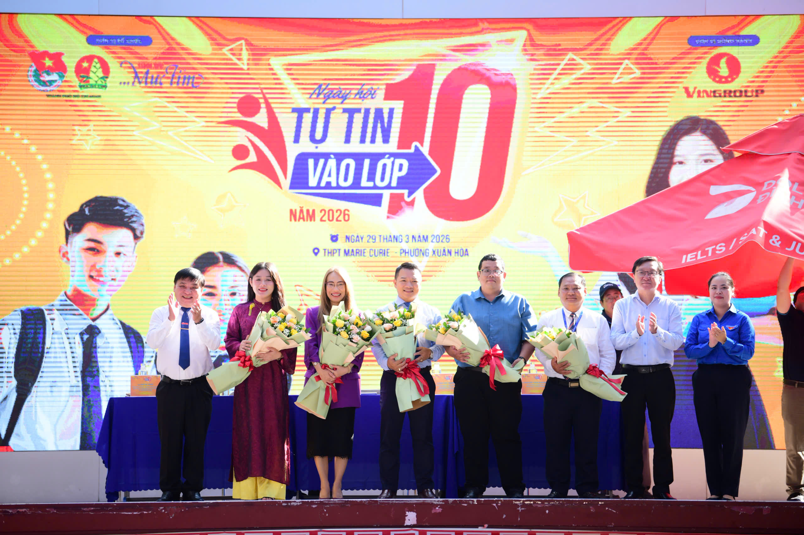 Sáng nay, Tuổi Trẻ tổ chức Ngày hội ‘Tự tin vào lớp 10’ tại THPT Marie Curie và THPT Hoàng Hoa Thám - Ảnh 15. lớp 10 - Ảnh 17.