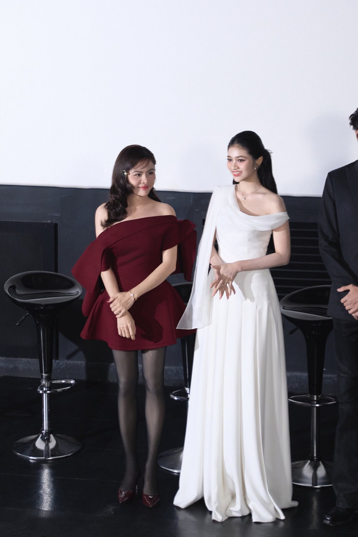 1fq4f344j41-axijoy79562-zc4x3qcoet3 Vân Trang và Á hậu Minh Kiên.