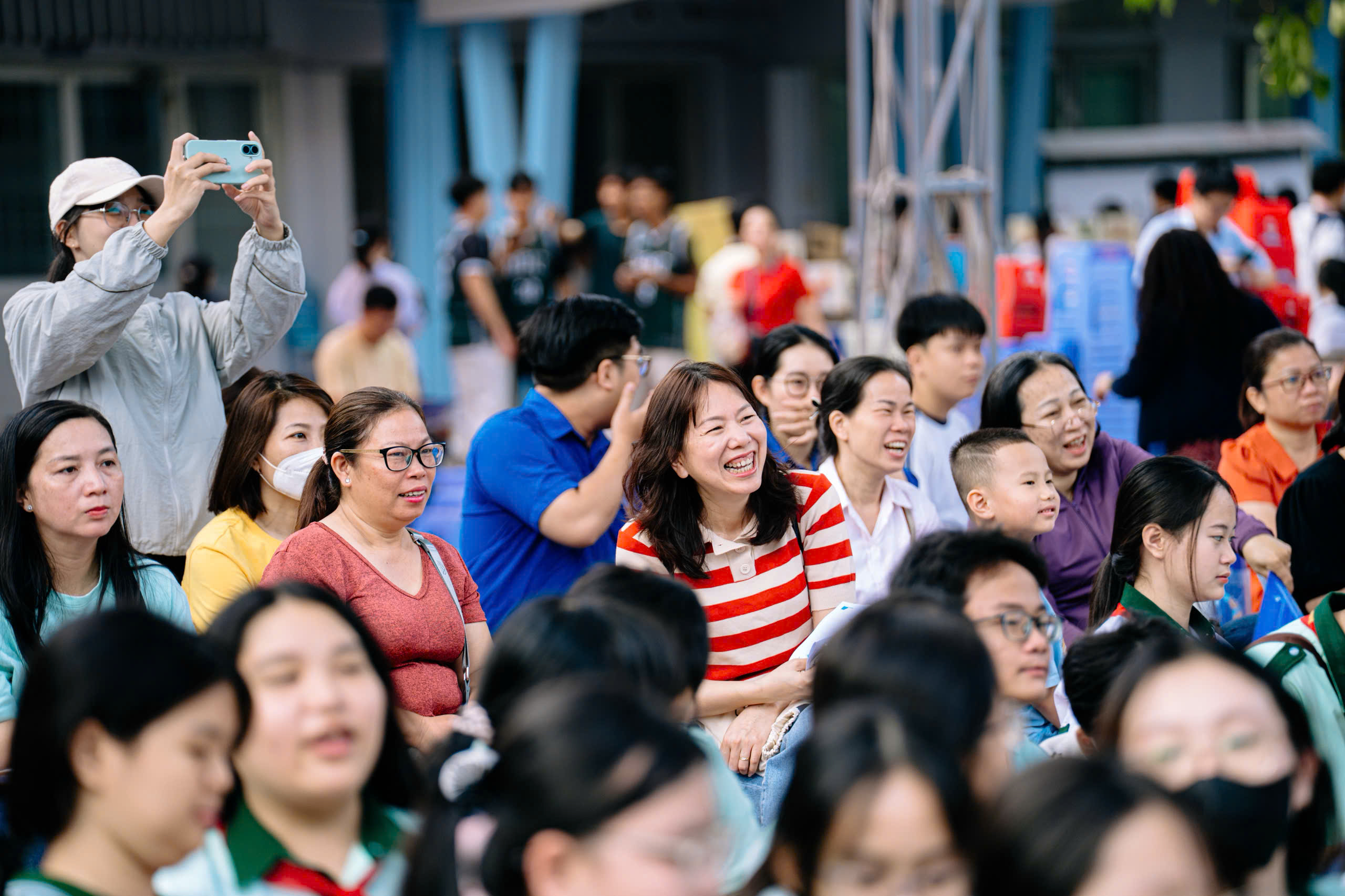 Sáng nay, Tuổi Trẻ tổ chức Ngày hội ‘Tự tin vào lớp 10’ tại THPT Marie Curie và THPT Hoàng Hoa Thám - Ảnh 6. lớp 10 - Ảnh 11.