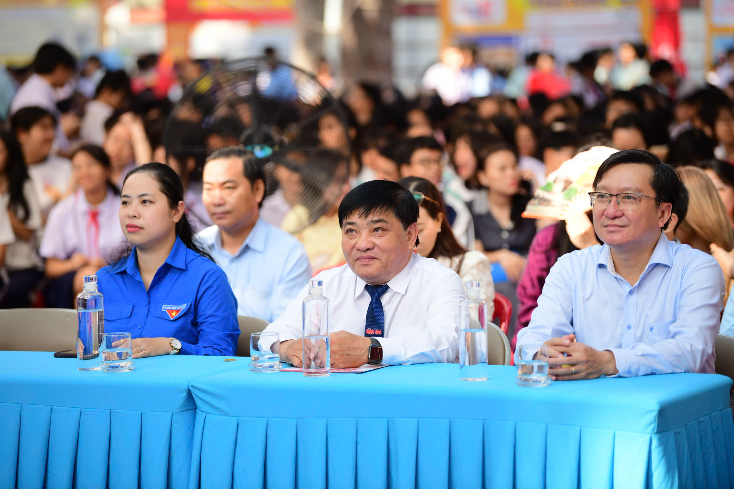 Sáng nay, Tuổi Trẻ tổ chức Ngày hội ‘Tự tin vào lớp 10’ tại THPT Marie Curie và THPT Hoàng Hoa Thám - Ảnh 14. Học sinh TP.HCM 'trẩy hội' Tự tin vào lớp 10: Vừa hỏi tuyển sinh, vừa khám phá bản thân - Ảnh 16.