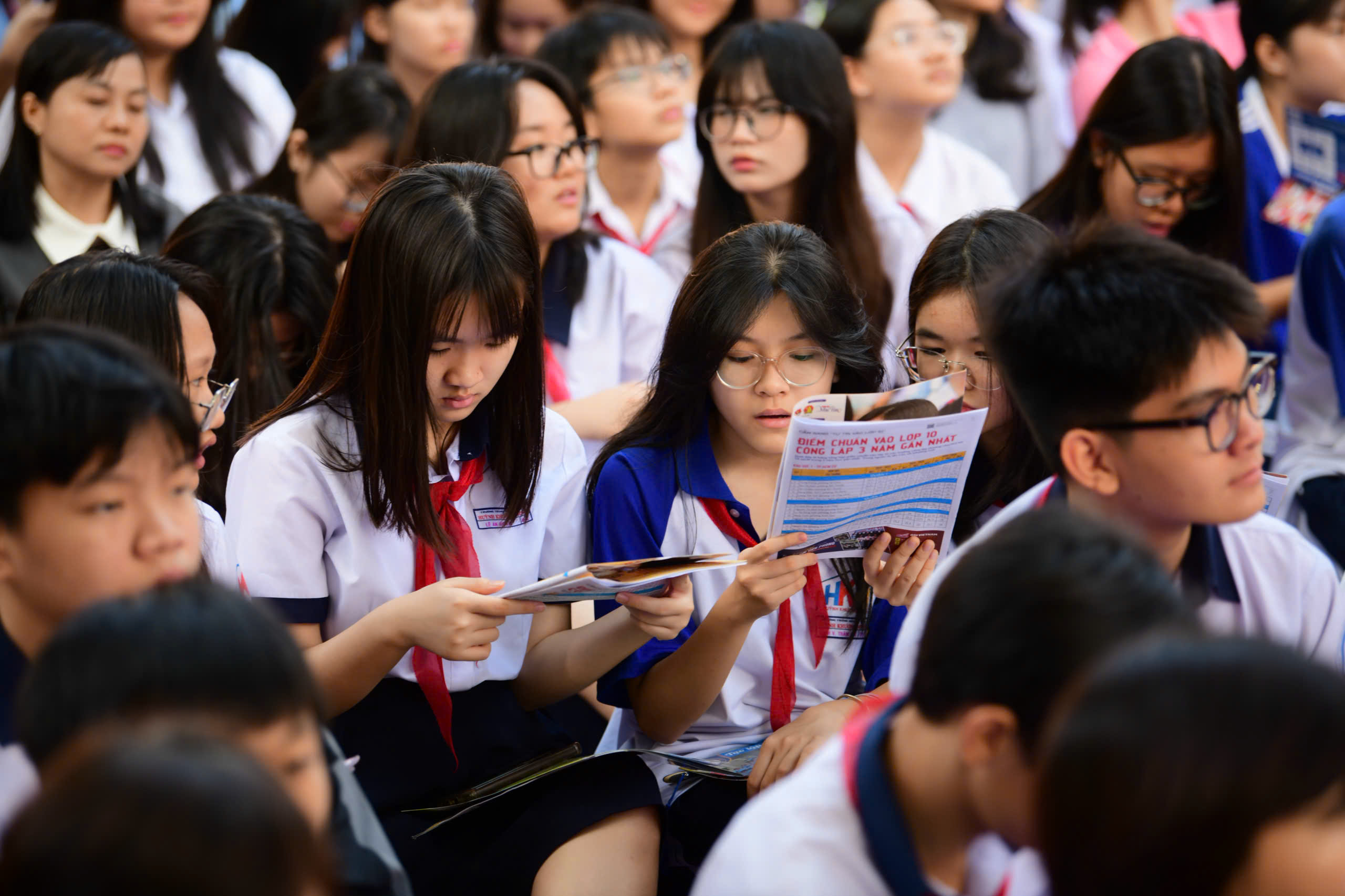 Sáng nay, Tuổi Trẻ tổ chức Ngày hội ‘Tự tin vào lớp 10’ tại THPT Marie Curie và THPT Hoàng Hoa Thám - Ảnh 13. lớp 10 - Ảnh 14.