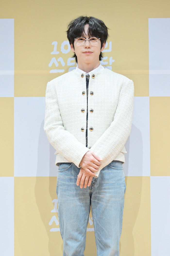 Nam ca sĩ diễn hết concert rồi hoàn toàn bộ tiền vé cho khán giả, lý do gây bất ngờ Ảnh 2