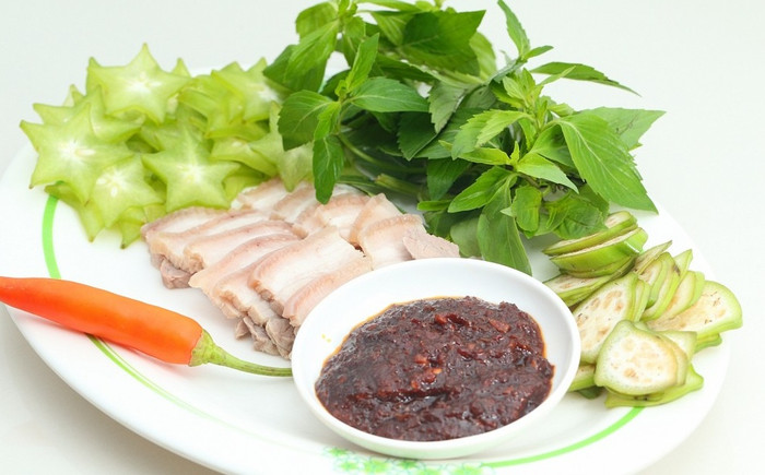 2s0j2d12g81-lb7sqnuag02-mk4bn4lh0a3 Ở xứ Nghệ quê Hồ Văn Cường có những món ăn khiến người lần đầu 'chạy mất dép', người địa phương lại mê tít Ảnh 4