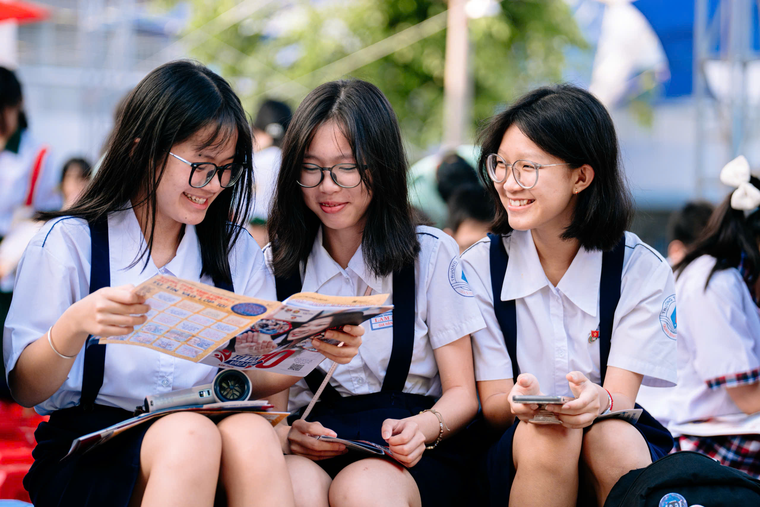 Sáng nay, Tuổi Trẻ tổ chức Ngày hội ‘Tự tin vào lớp 10’ tại THPT Marie Curie và THPT Hoàng Hoa Thám - Ảnh 5. Học sinh TP.HCM 'trẩy hội' Tự tin vào lớp 10: Vừa hỏi tuyển sinh, vừa khám phá bản thân - Ảnh 11.