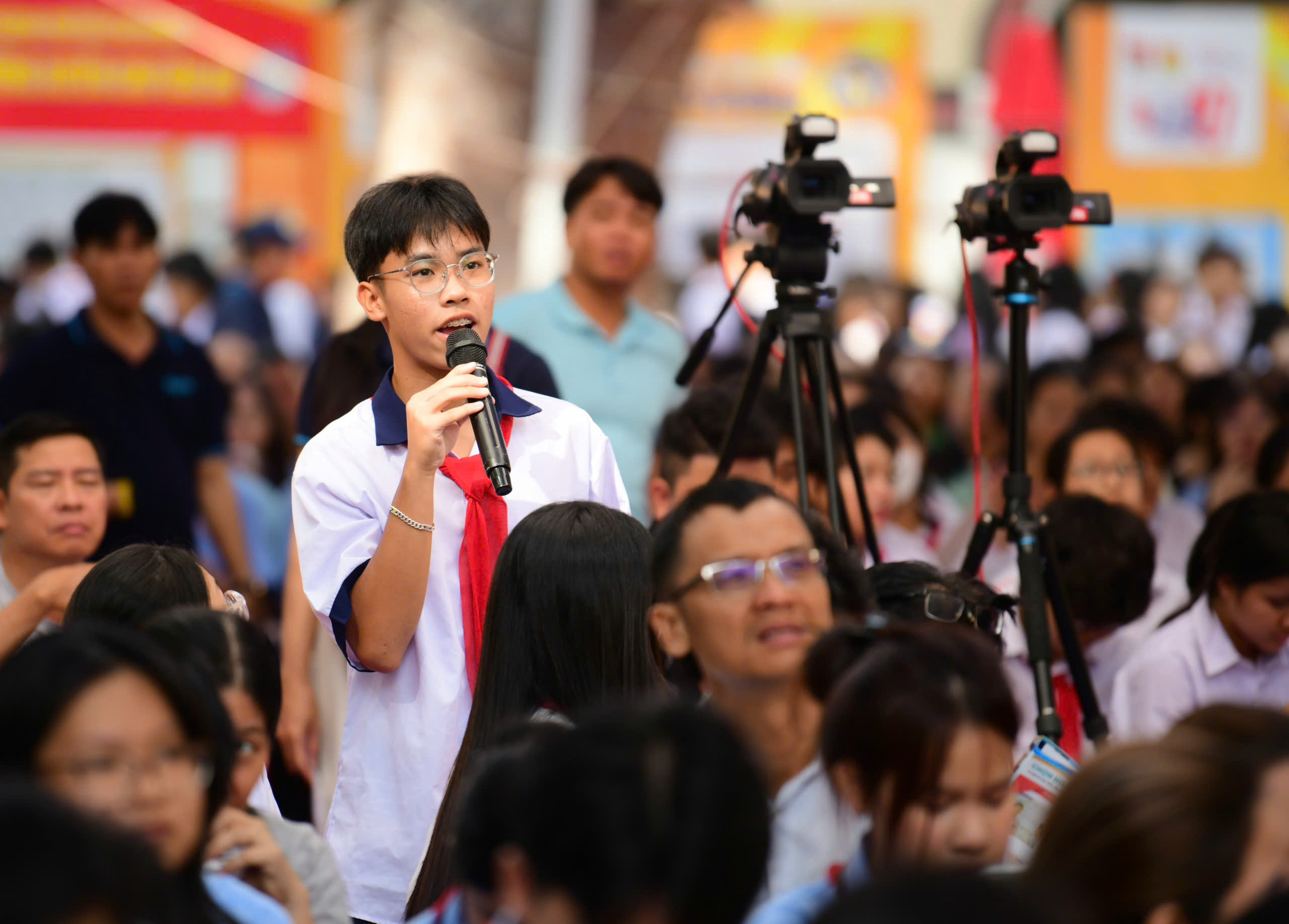 Tuyển sinh lớp 10 TP.HCM 2026: Giữ nguyên quy chế, thi sớm hơn 5 ngày - Ảnh 3. lớp 10 - Ảnh 3.