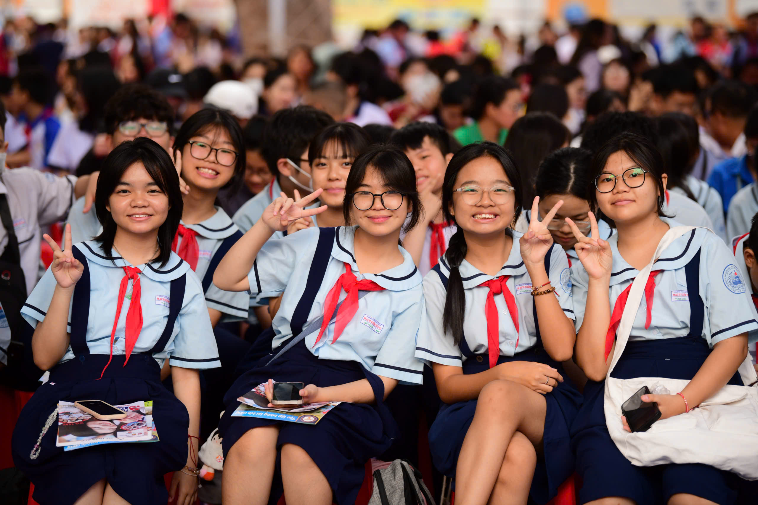 Sáng nay, Tuổi Trẻ tổ chức Ngày hội ‘Tự tin vào lớp 10’ tại THPT Marie Curie và THPT Hoàng Hoa Thám - Ảnh 4. lớp 10 - Ảnh 9.