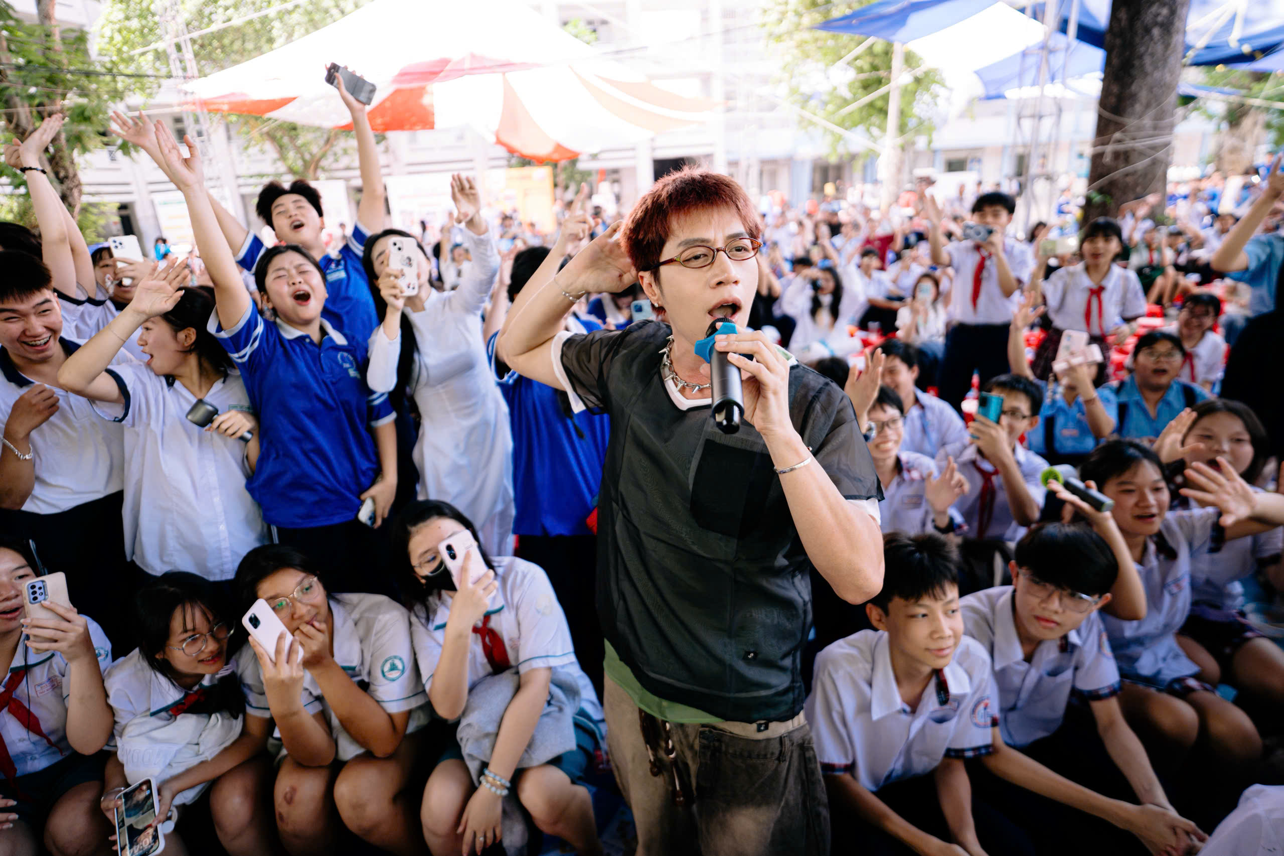 Học sinh TP.HCM 'trẩy hội' Tự tin vào lớp 10: Vừa hỏi tuyển sinh, vừa khám phá bản thân - Ảnh 4. Học sinh TP.HCM 'trẩy hội' Tự tin vào lớp 10: Vừa hỏi tuyển sinh, vừa khám phá bản thân - Ảnh 4.