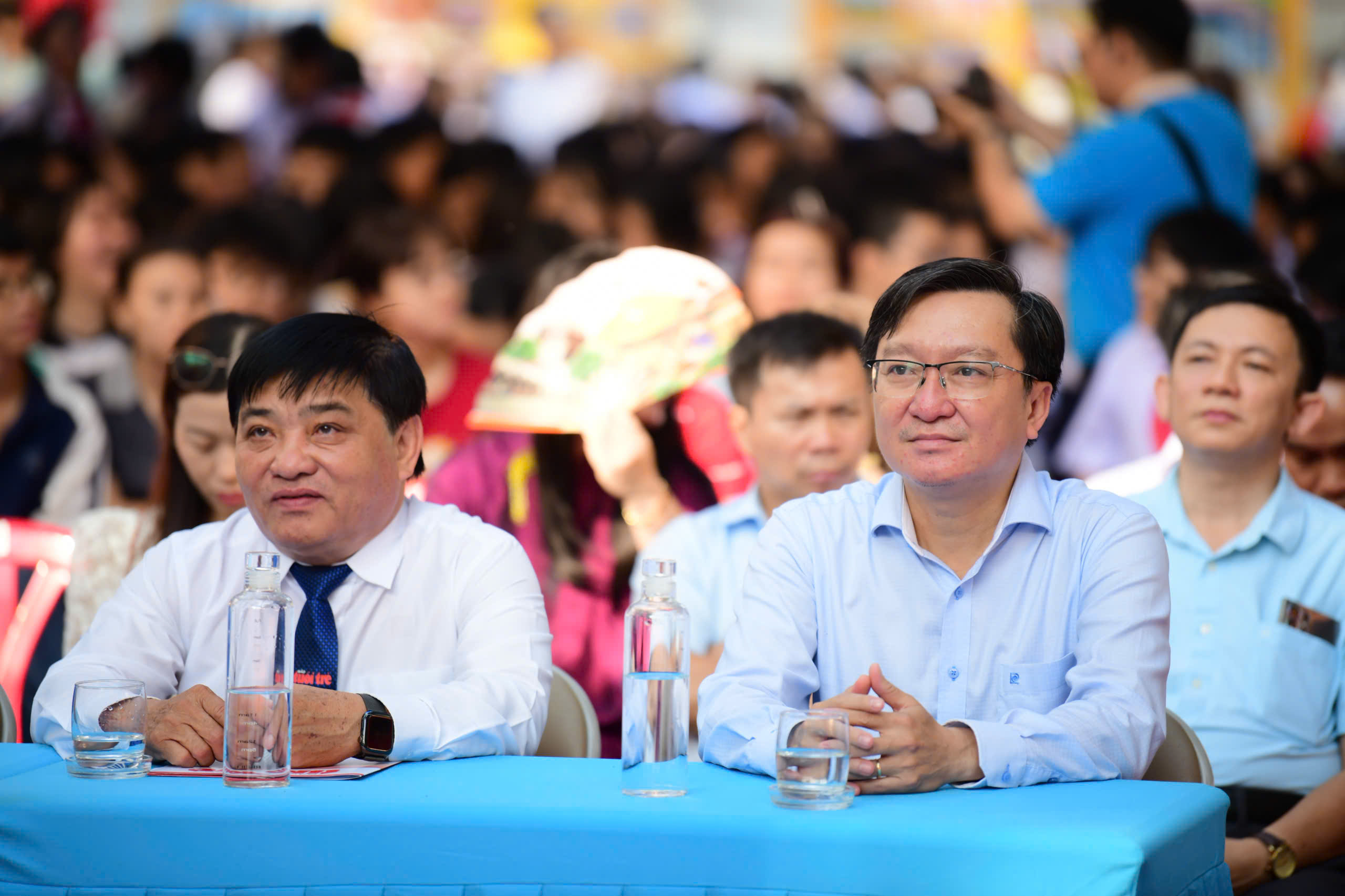 Sáng nay, Tuổi Trẻ tổ chức Ngày hội ‘Tự tin vào lớp 10’ tại THPT Marie Curie và THPT Hoàng Hoa Thám - Ảnh 3. Học sinh TP.HCM 'trẩy hội' Tự tin vào lớp 10: Vừa hỏi tuyển sinh, vừa khám phá bản thân - Ảnh 5.