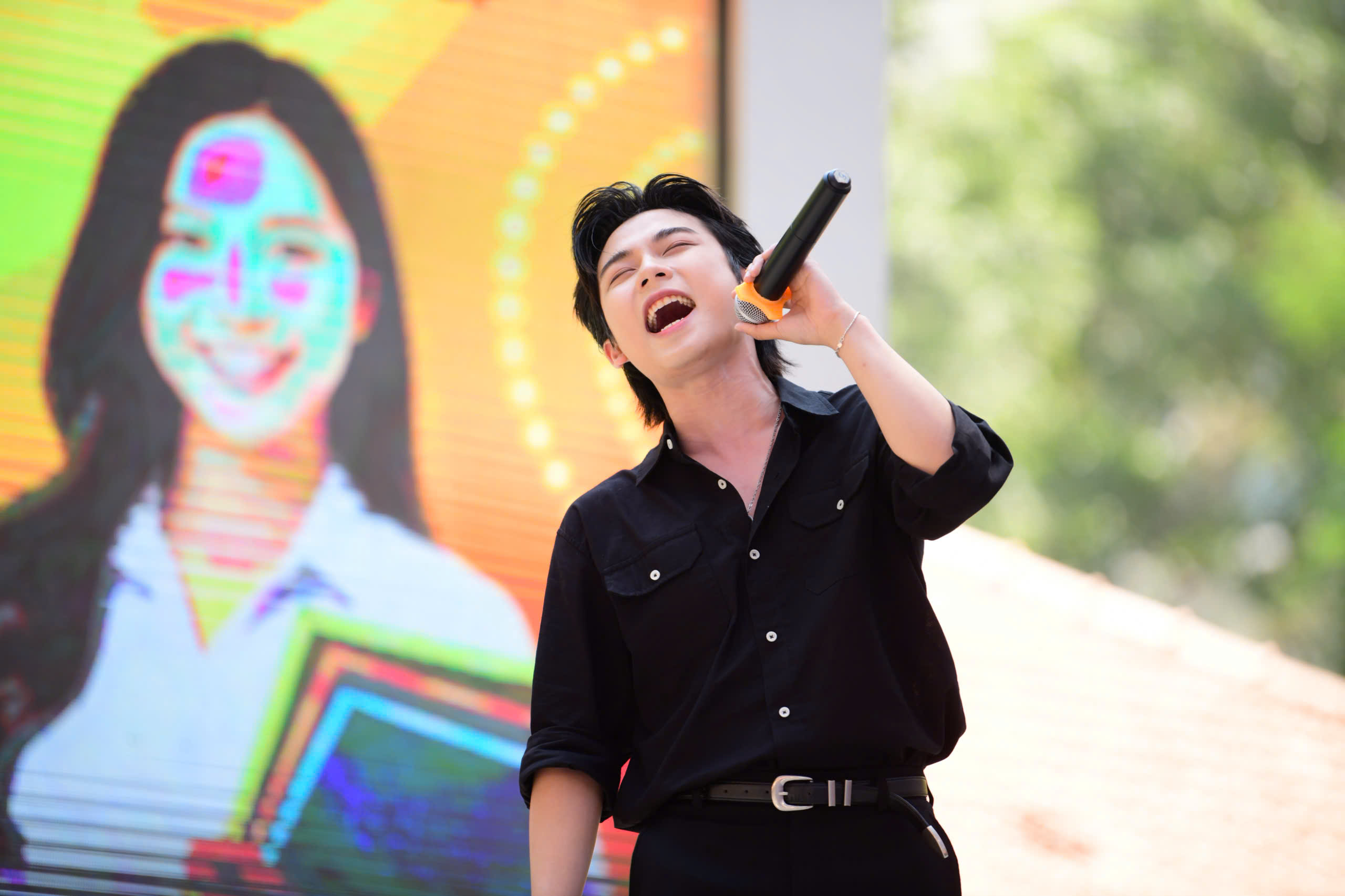 Học sinh TP.HCM 'trẩy hội' Tự tin vào lớp 10: Vừa hỏi tuyển sinh, vừa khám phá bản thân - Ảnh 3. lớp 10 - Ảnh 3.