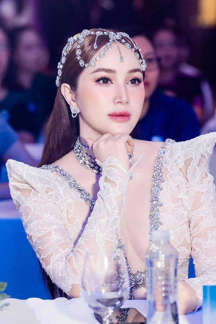 4mxstlvblu1-0hi9c1wyl32-30gerhr1v33 Quyết định từ bỏ gây tiếc nuối của Bảo Thy Ảnh 3