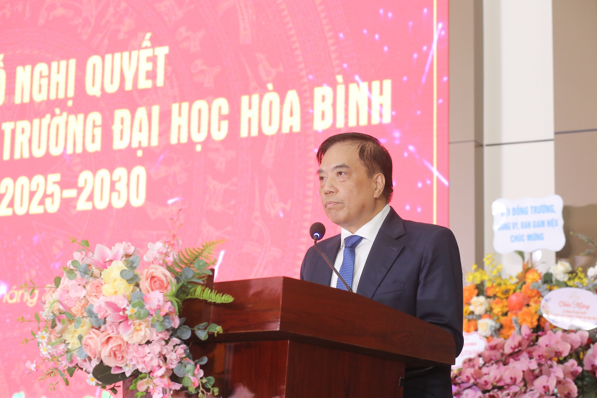 PGS.TS Bùi Anh Tuấn làm Hiệu trưởng Trường đại học Hòa Bình - Ảnh 1.