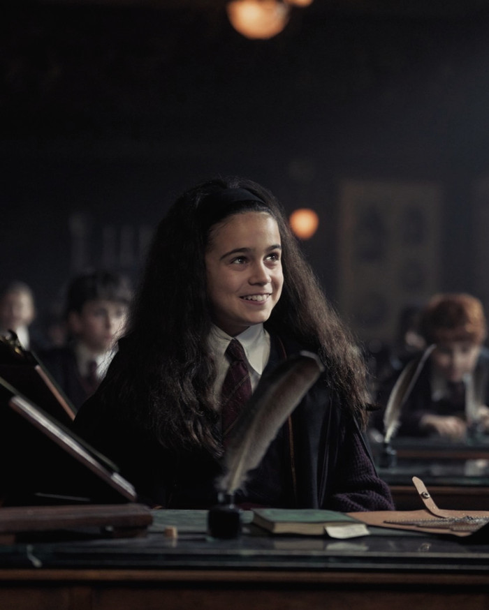 6h25xa72021-j0rgjbl92e2-8y4898baio3 Một trong những điểm gây chú ý lớn là dàn diễn viên hoàn toàn mới, đặc biệt là bộ ba phù thủy trung tâm.