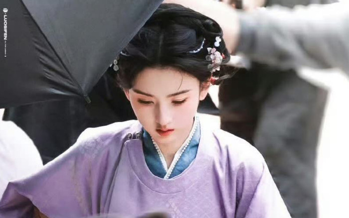 Tống Tổ Nhi trong loạt tạo hình lần đầu được công bố (Ảnh: Weibo).