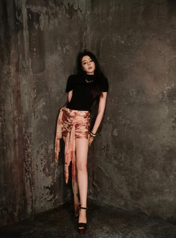 8fzwj7b1qu1-njgym1yja32-3ugzllax963 Hiện, Địch Lệ Nhiệt Ba đang là cái tên gây sốt màn ảnh nhỏ Hoa ngữ.