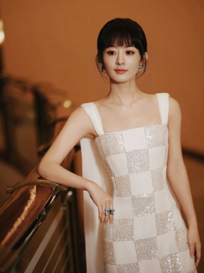 Triệu Lệ Dĩnh ở tuổi 38 với thần thái chín muồi và tự tin