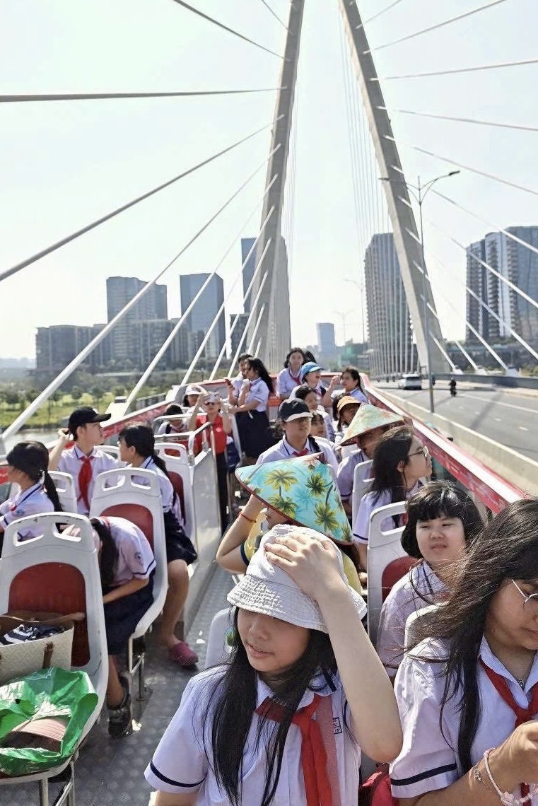 Học sinh rơi nước mắt tại tượng đài Giọt nước trong tiết học liên môn - Ảnh 3.