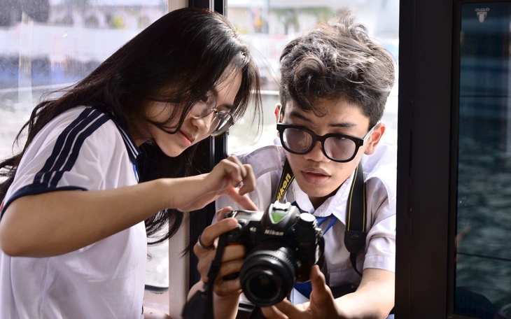 Học sinh cần lưu ý gì khi dự thi chung kết ảnh Tuổi Xanh tại cảng cá Bình Châu? - Ảnh 2.