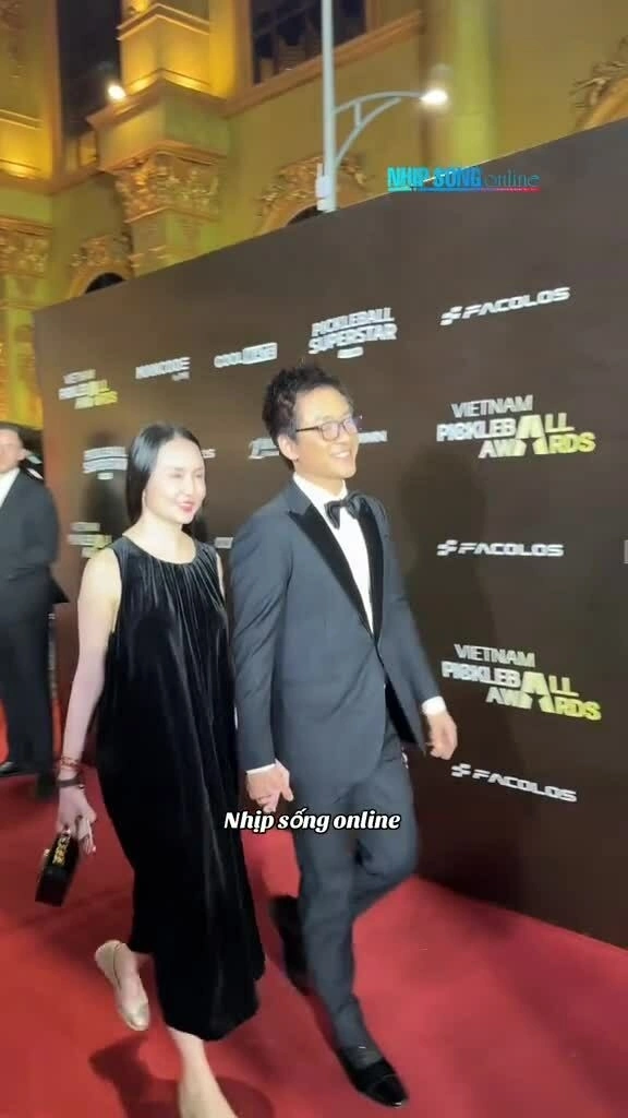 Bà xã Tuấn Hưng lên tiếng khi bị chê diện mạo xuề xòa, kém sắc