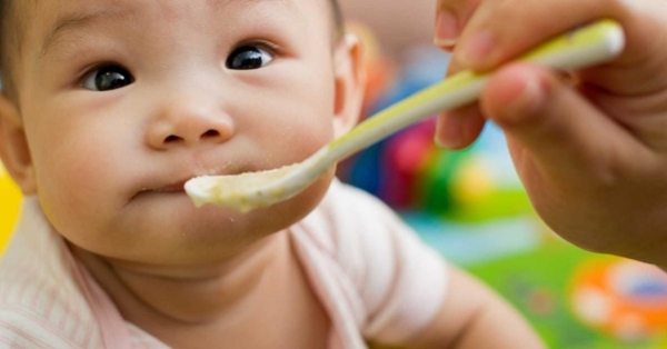 Bé từ 6 tháng tuổi có thể ăn cháo