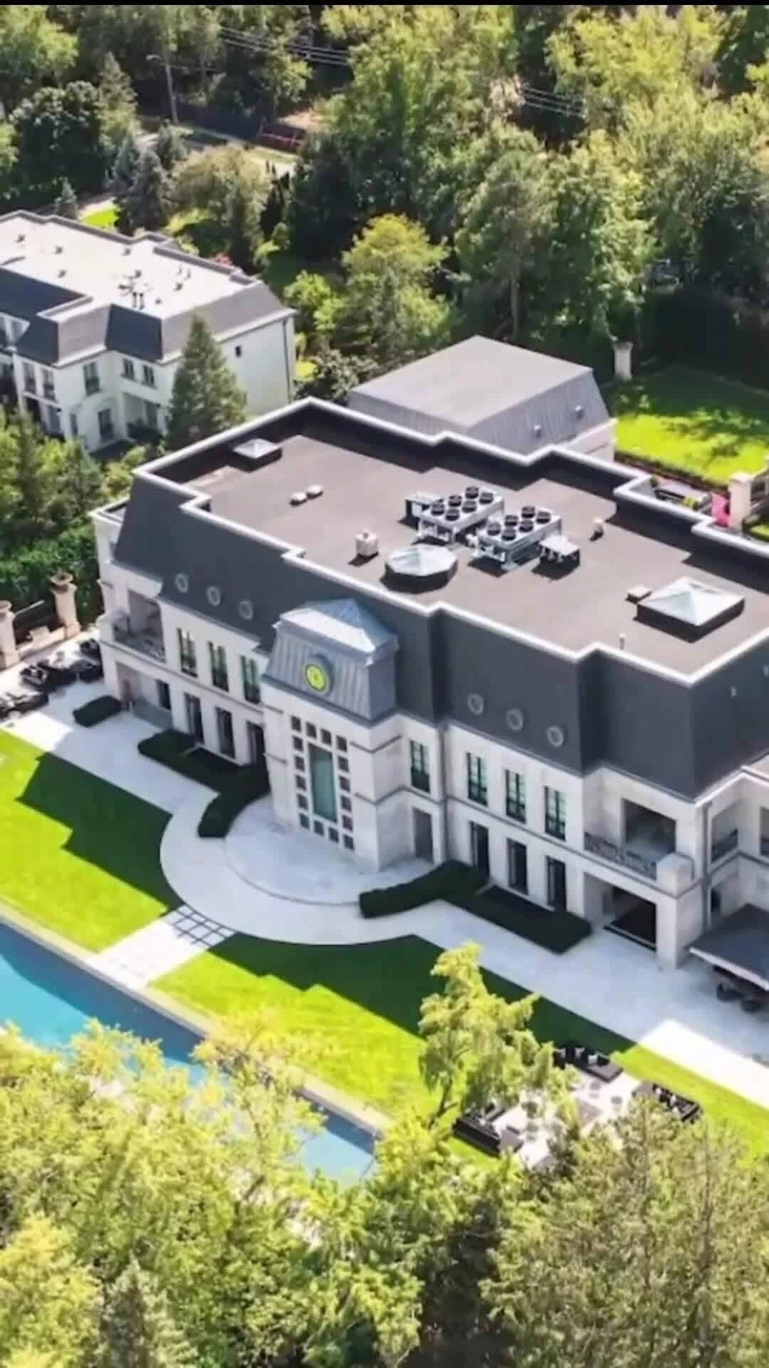 Biệt thự lộng lẫy của Drake