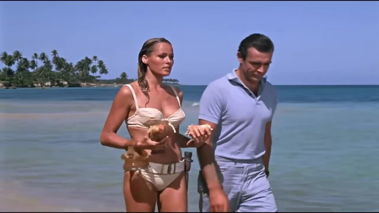 Bond girl suy sụp vì mất 16 triệu bảng, tố cáo người quản lý chiếm đoạt
