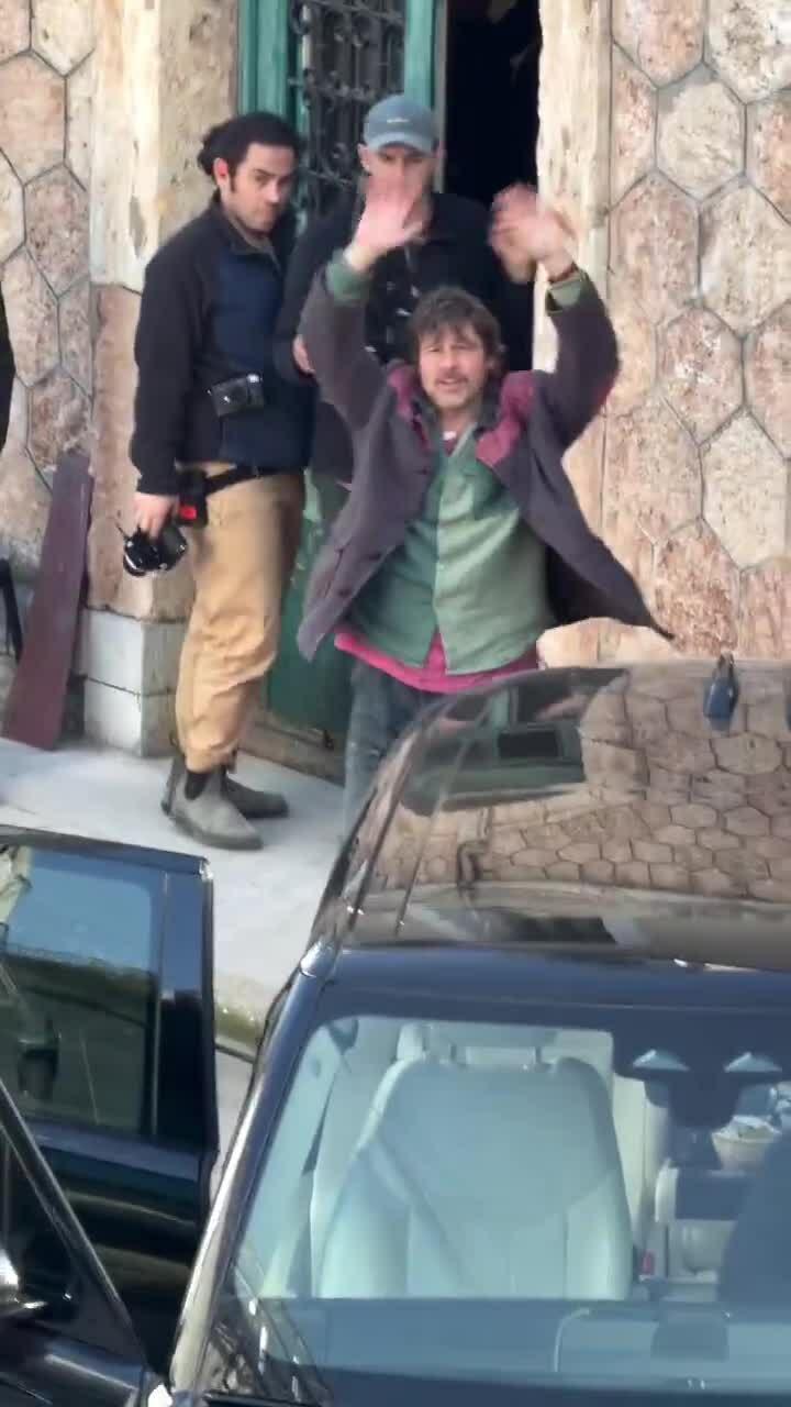 Brad Pitt và bạn gái thư giãn trên du thuyền