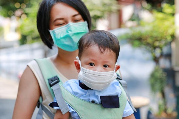 cham-sua-o-tre-so-sinh-3 Môi trường có thể là nguyên do khiến bé bị chàm sữa