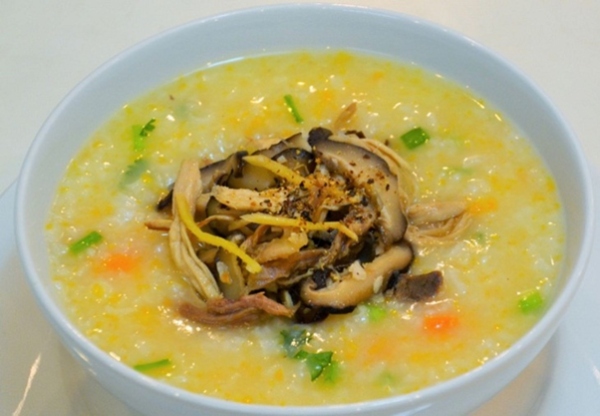 Cháo gà ác cà rốt cho bé ăn dặm