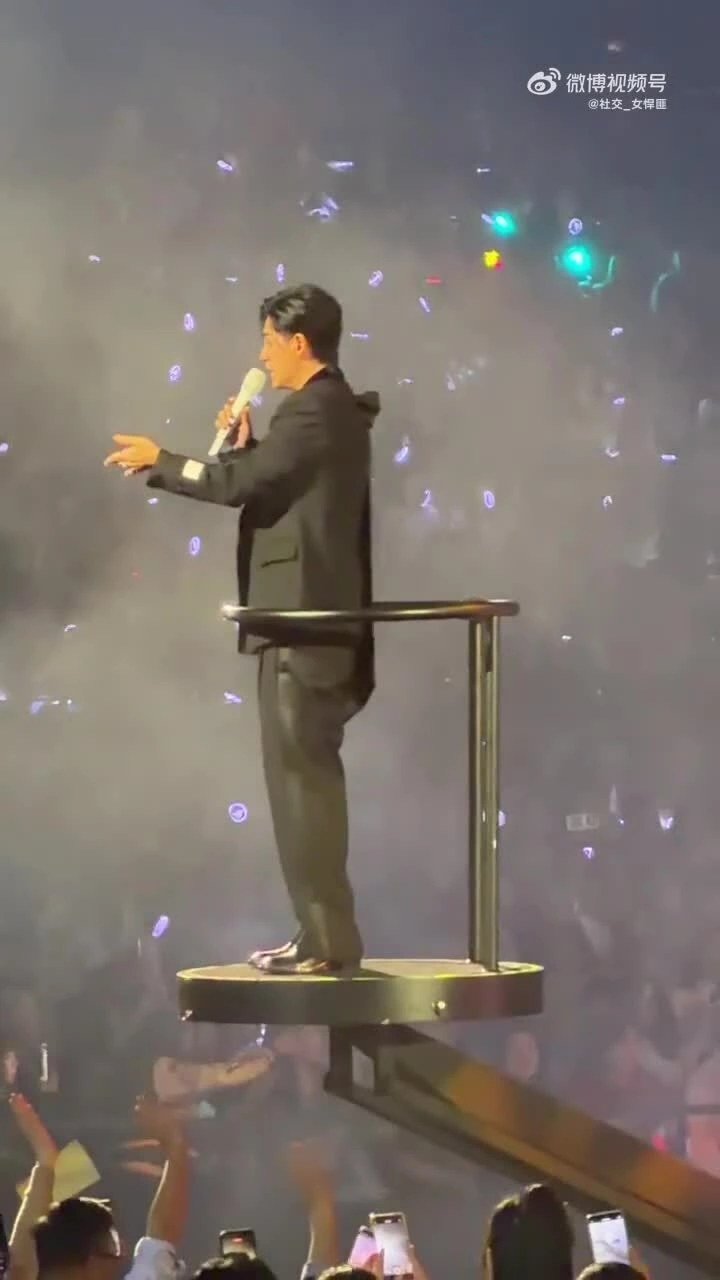 Châu Du Dân diễn show