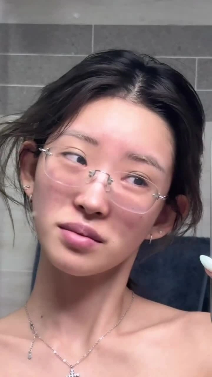 Con gái Choi Jin để lộ mặt mộc