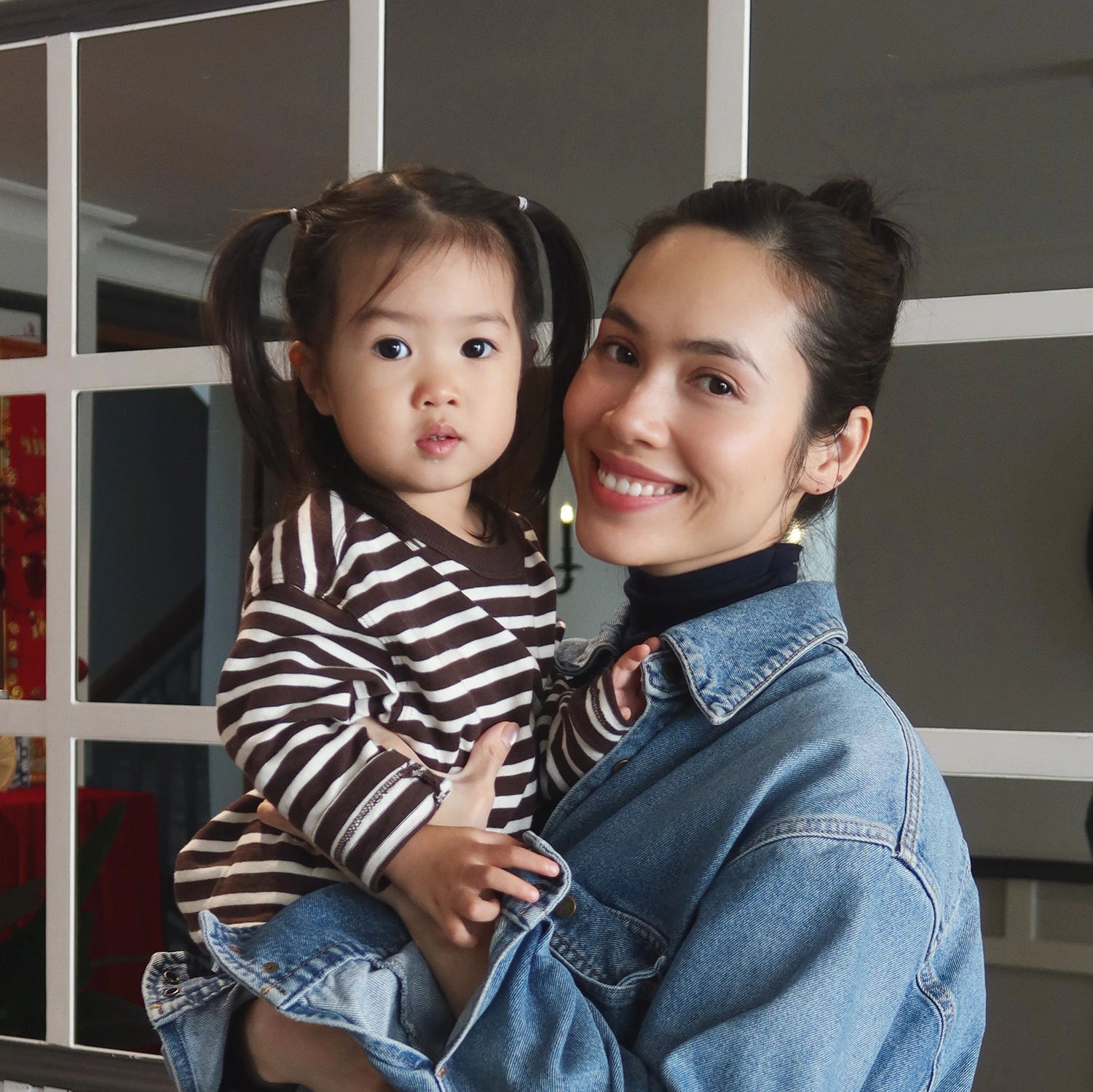 Con gái Vũ Hoàng My nói 'I love you' với mẹ