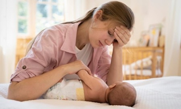 dau-hieu-sua-me-thieu-chat-la-be-cham-tang-can22112025095829 Dấu hiệu sữa mẹ thiếu chất là bé chậm tăng cân