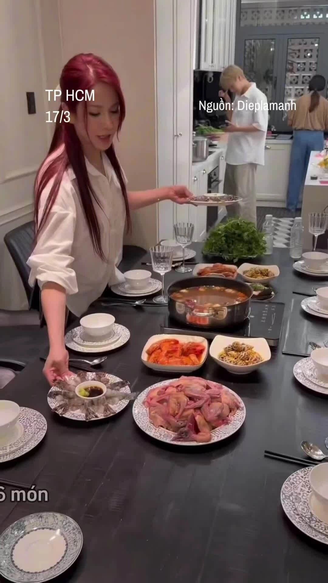 Diệp Lâm Anh tự nấu bàn tiệc 6 món đãi bạn thân