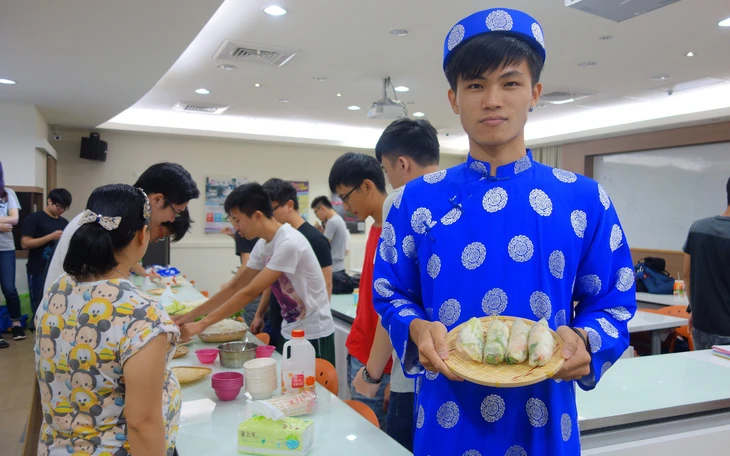 Sáng nay, gần 600 gian tư vấn trong 'siêu Chủ nhật' tuyển sinh tại TP.HCM và Hà Nội - Ảnh 9.